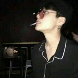 霸气照片图片大全,揭秘照片中的硬汉风采